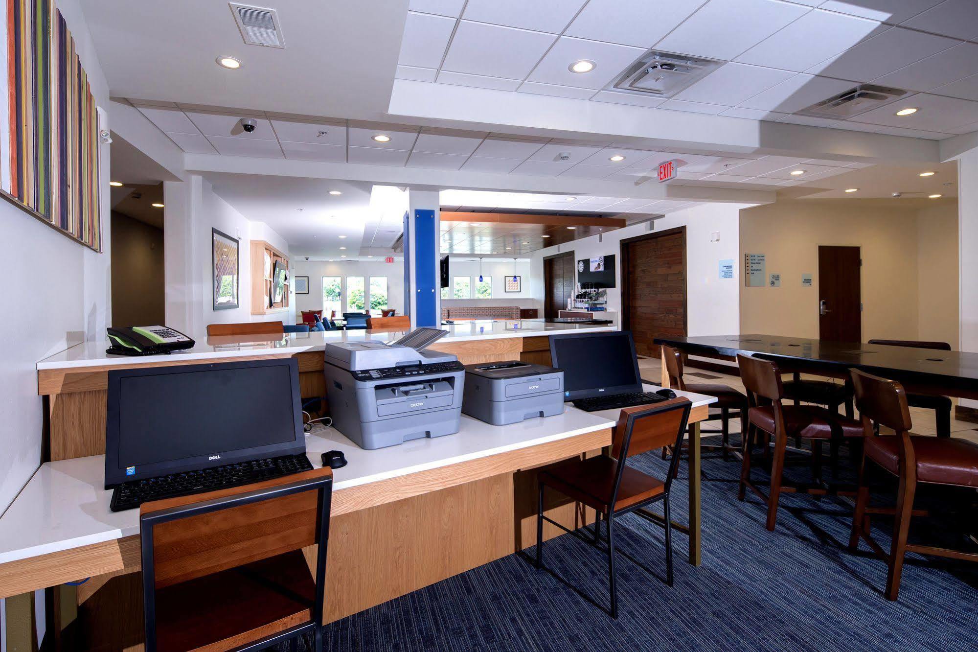 Holiday Inn Express & Suites - Portage By Ihg Exteriör bild